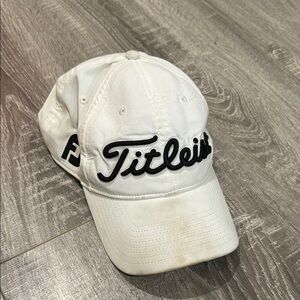 Titleist Pro V1 Golf Cap White Adjustable Strap Embroidered Logo‎